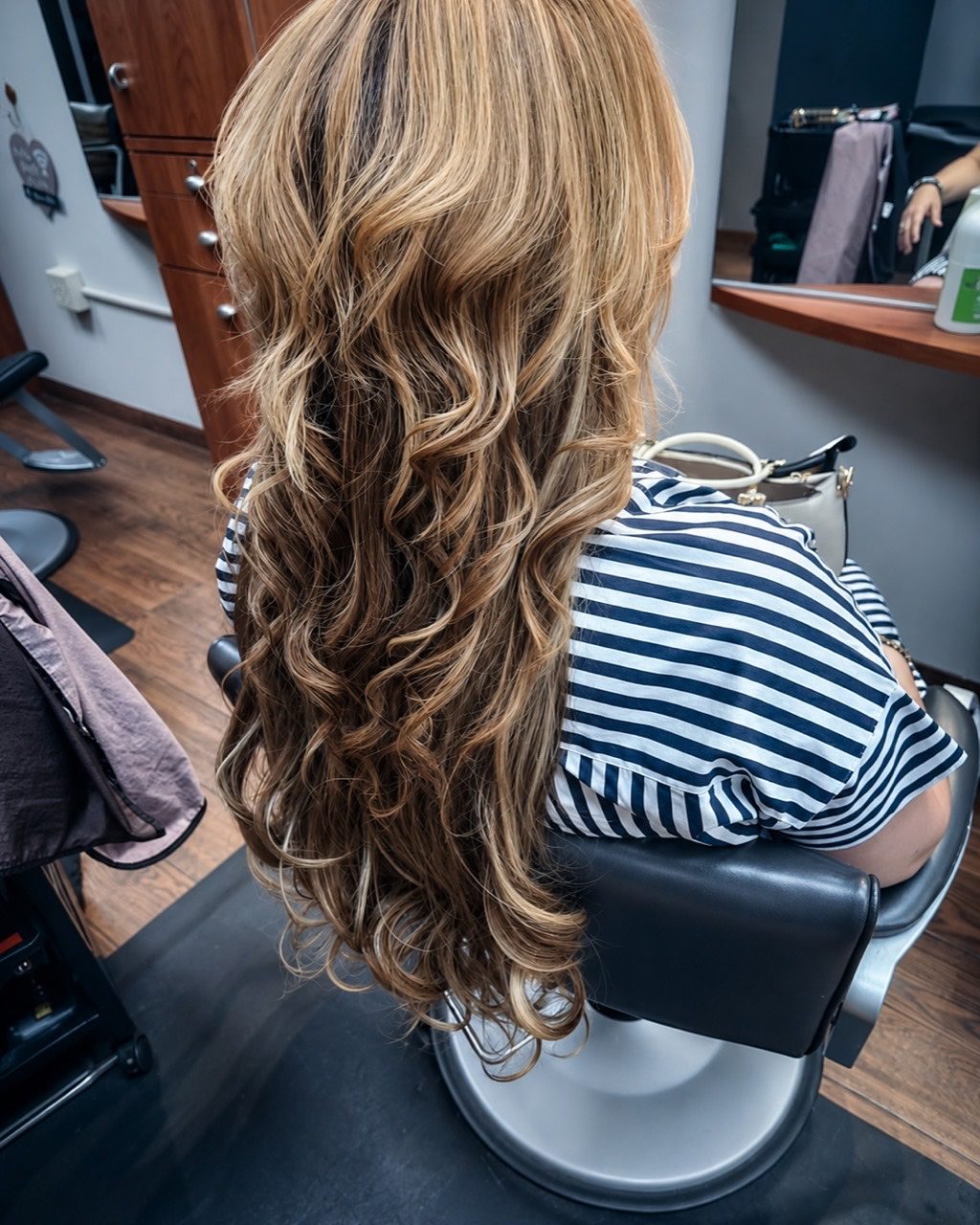 Trabajo de color y ondas realizado por Magdalena